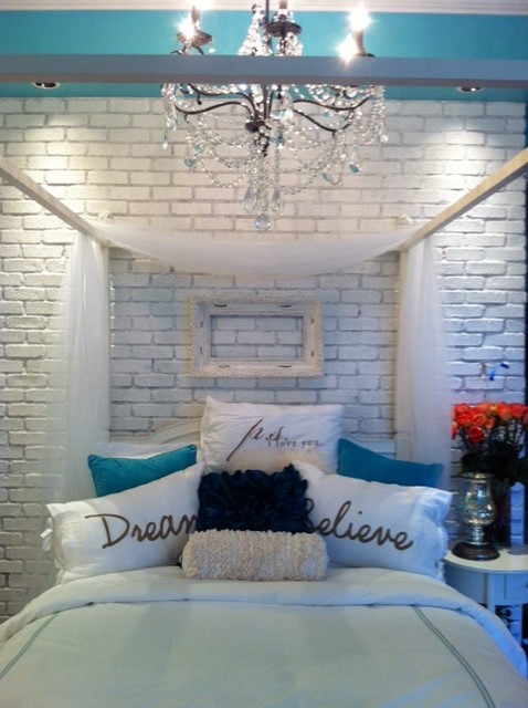 Example of an eclectic bedroom design in Las Vegas