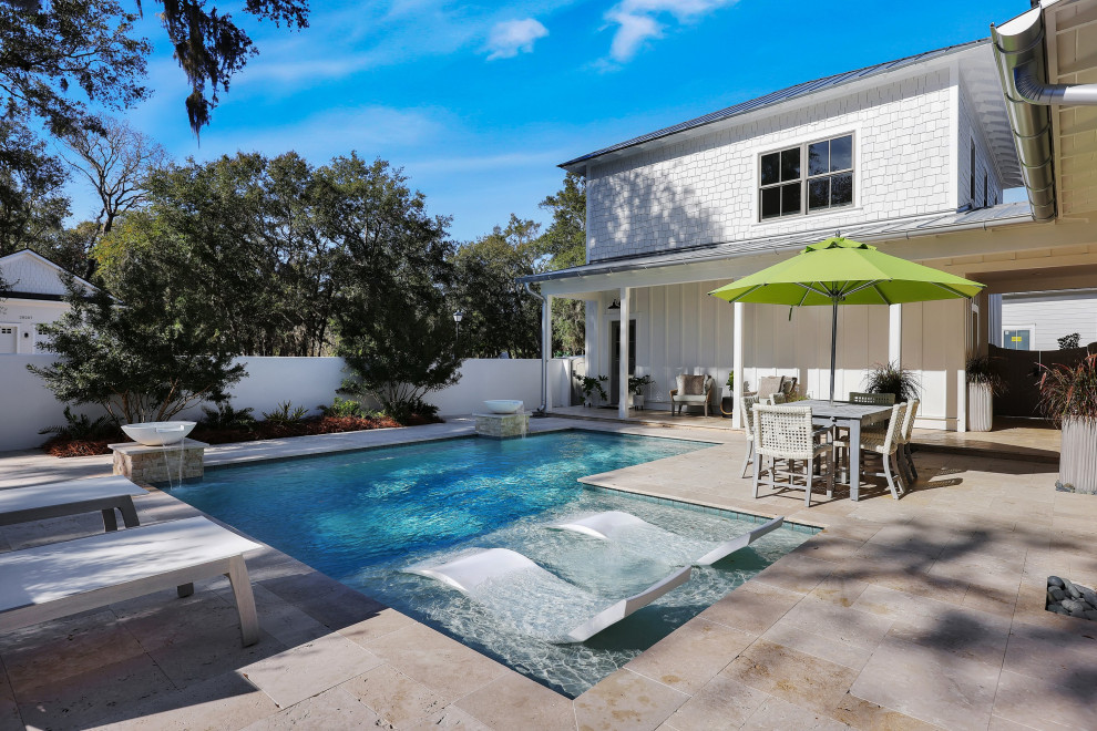 Geräumiger, Gefliester Landhausstil Pool hinter dem Haus in L-Form mit Pool-Gartenbau in Jacksonville