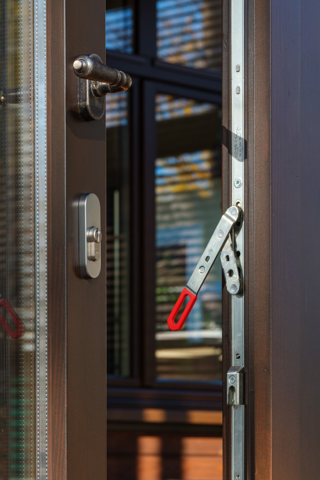 Остекление дома, веранды и гаража деревянными окна из сосны