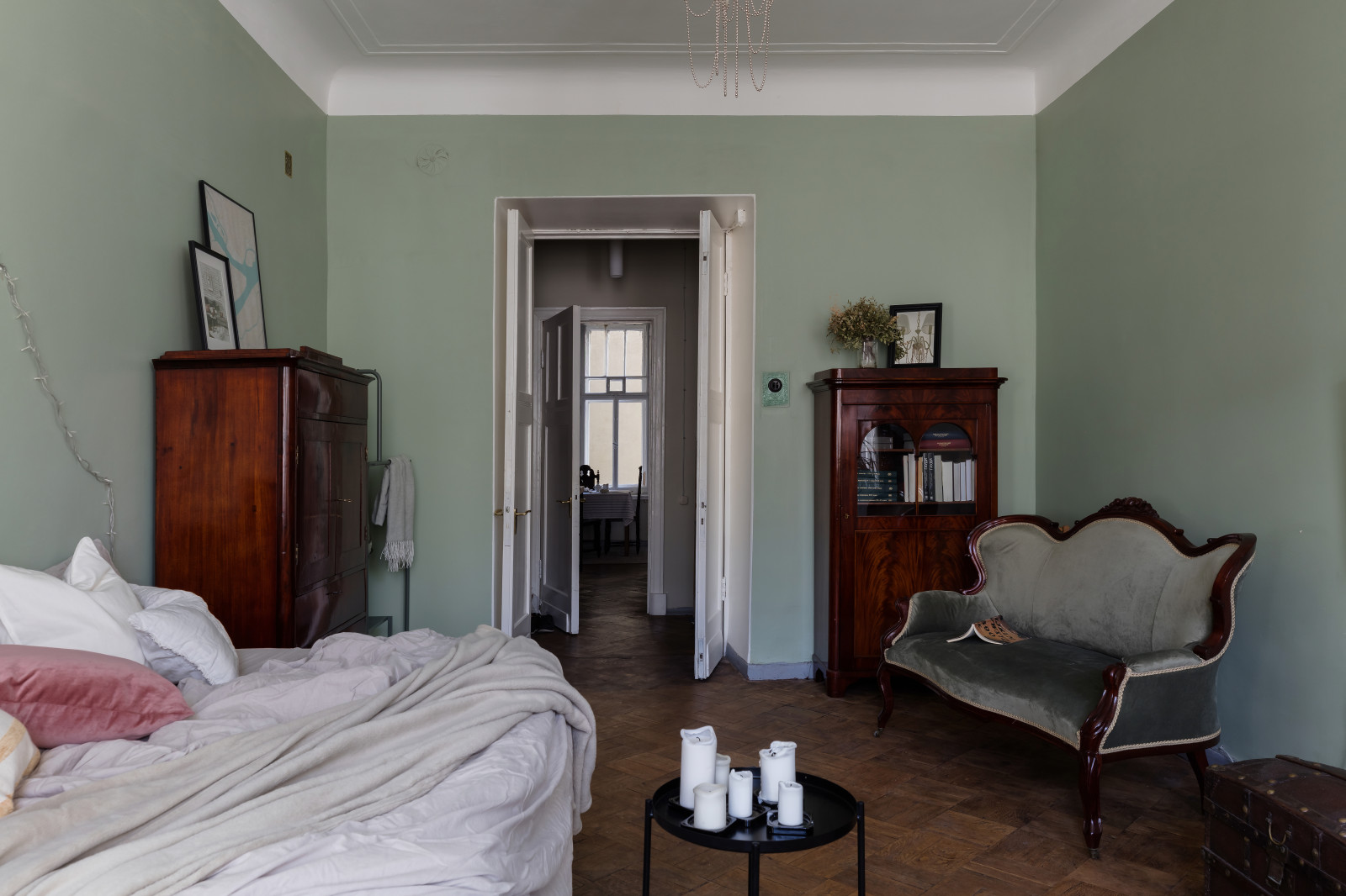 Квартира на Петроградской стороне в доме с совами