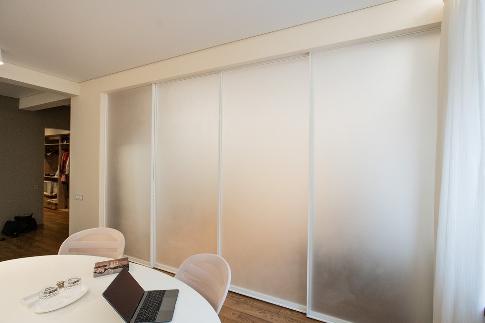 Межкомнатная раздвижная перегородка R1200 raumplus в комнату