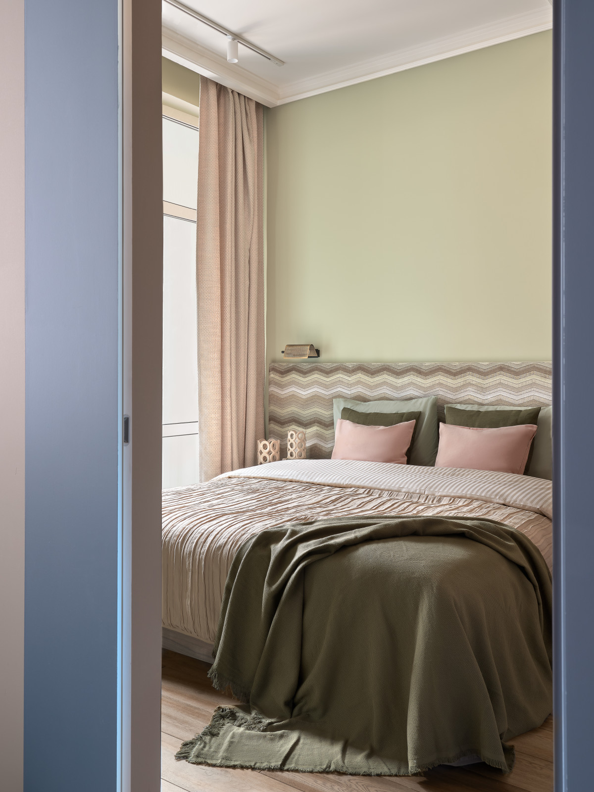 Яркая квартира 46м², Дизайнер Татьяна Нацвина: Публикация Elle Decoration