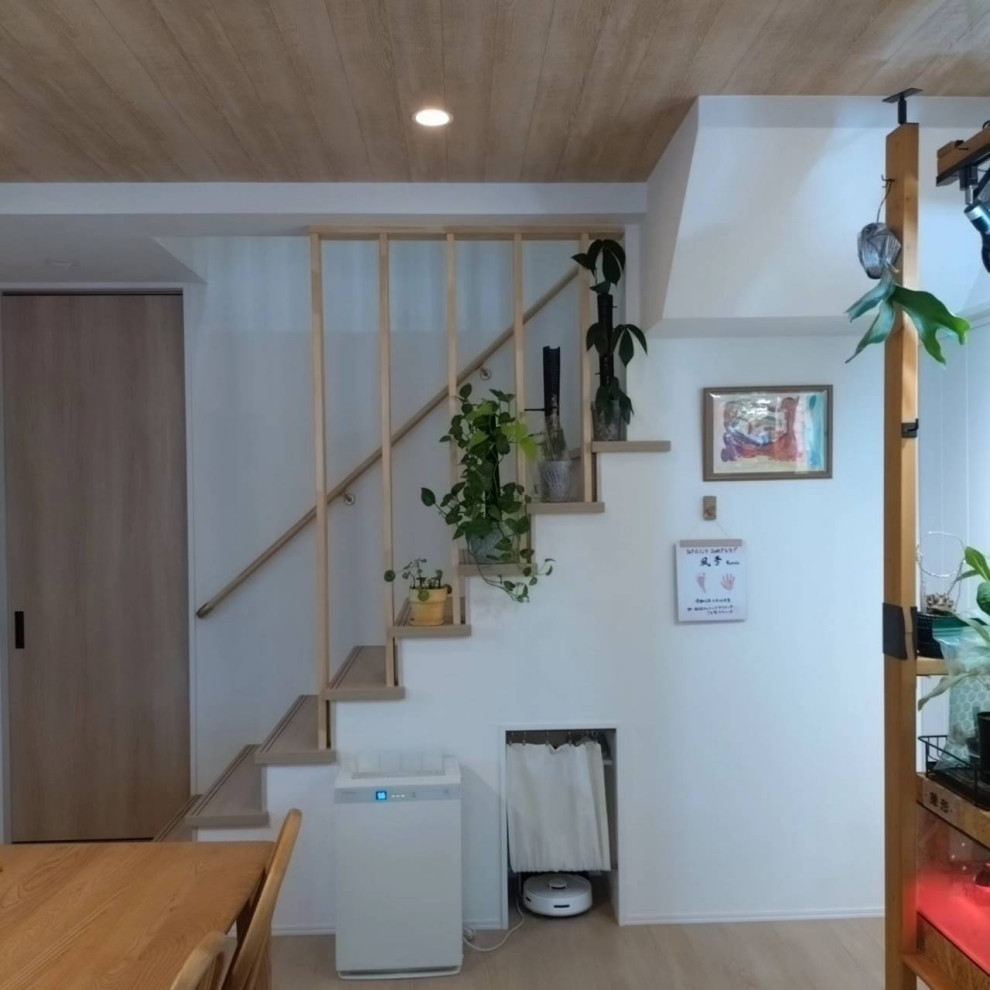 リビングからみた階段観葉植物