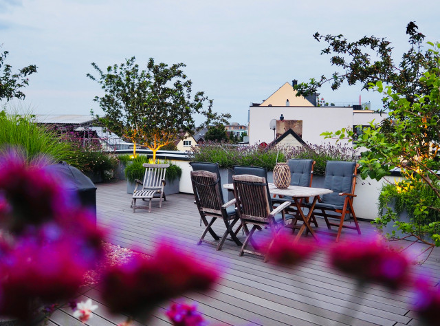 Gro&szlig;z&uuml;gige Dachterrasse in Rodenkirchen deck