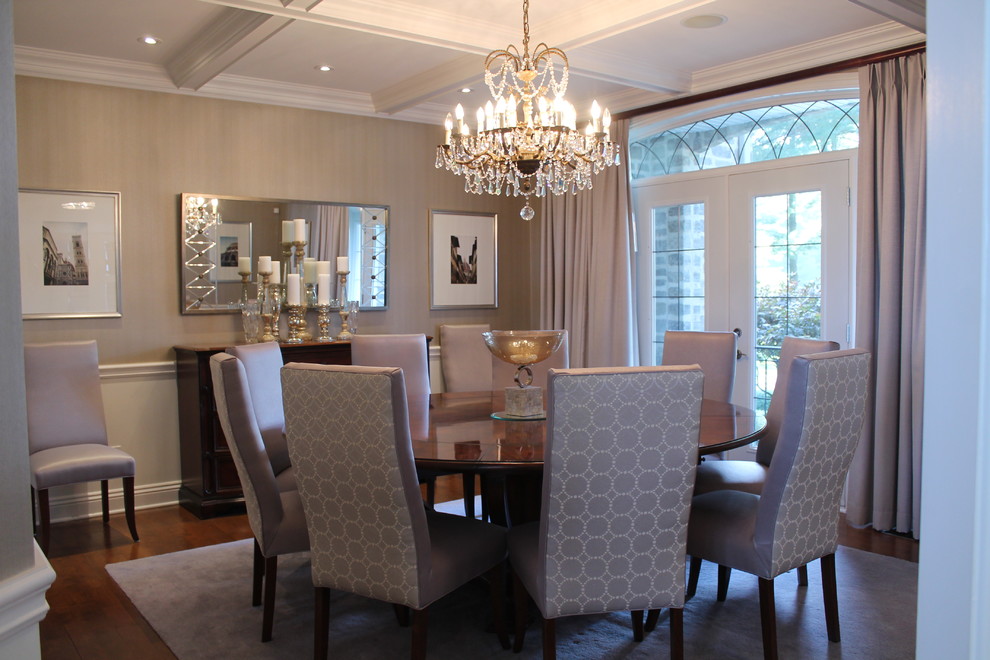 Inspiration for a transitional dining room remodel in Montreal