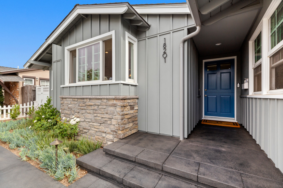 Home design - mid-sized eclectic home design idea in Orange County