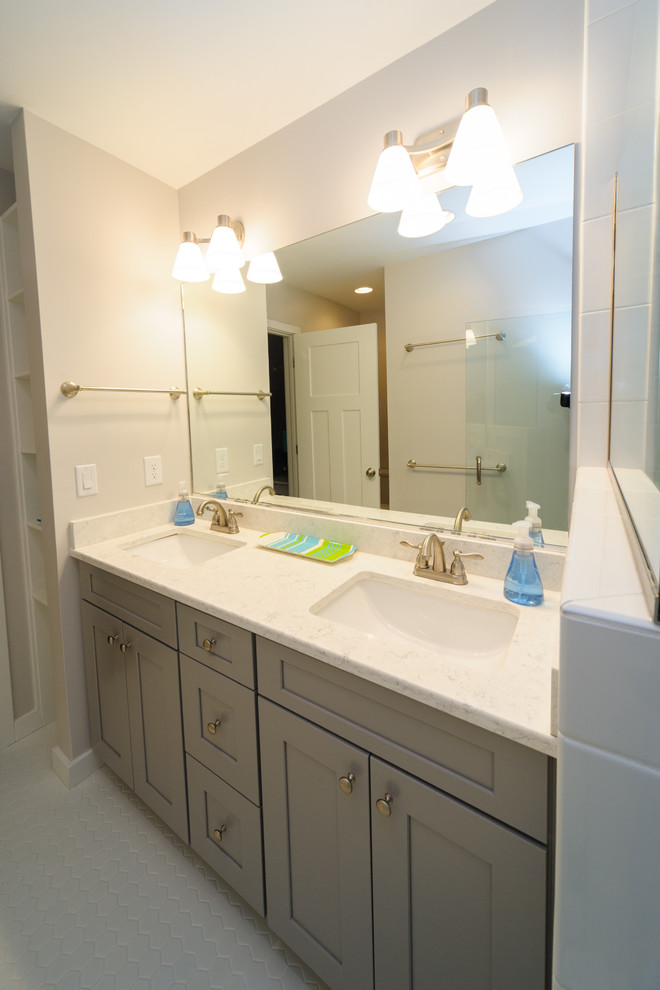 Bathroom - transitional bathroom idea
