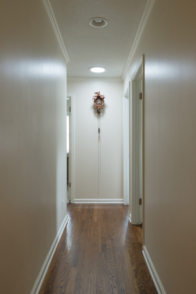 Photo of a traditional hallway in Kansas City.