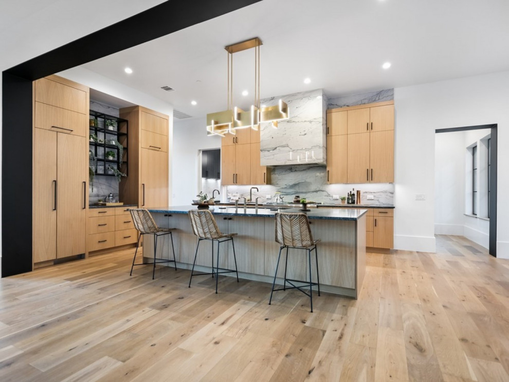 Transitional kitchen photo in Austin