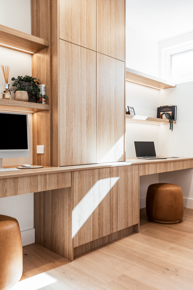 Inspiration for a modern home office in Melbourne.