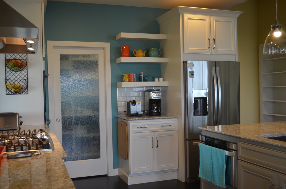 Kitchen - transitional kitchen idea