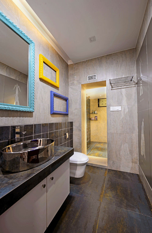 Photo of a contemporary bathroom in Mumbai.