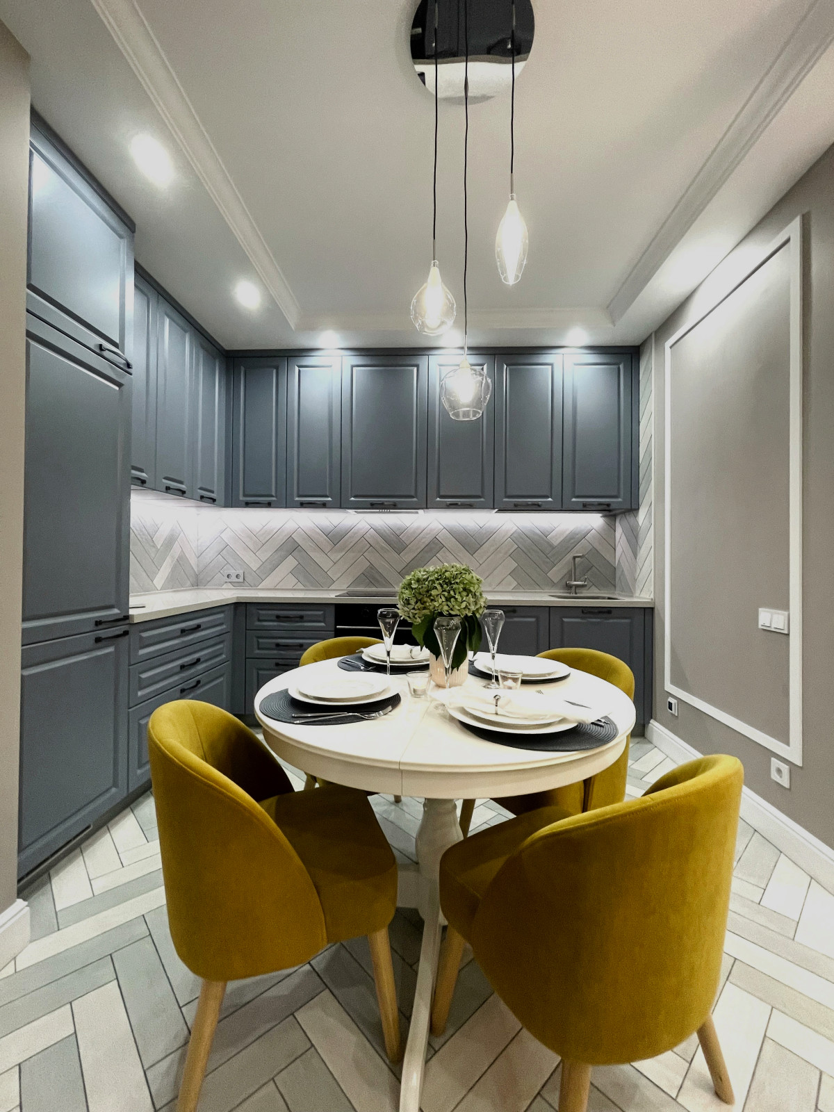 Реализованный проект квартиры с солнечными акцентами.