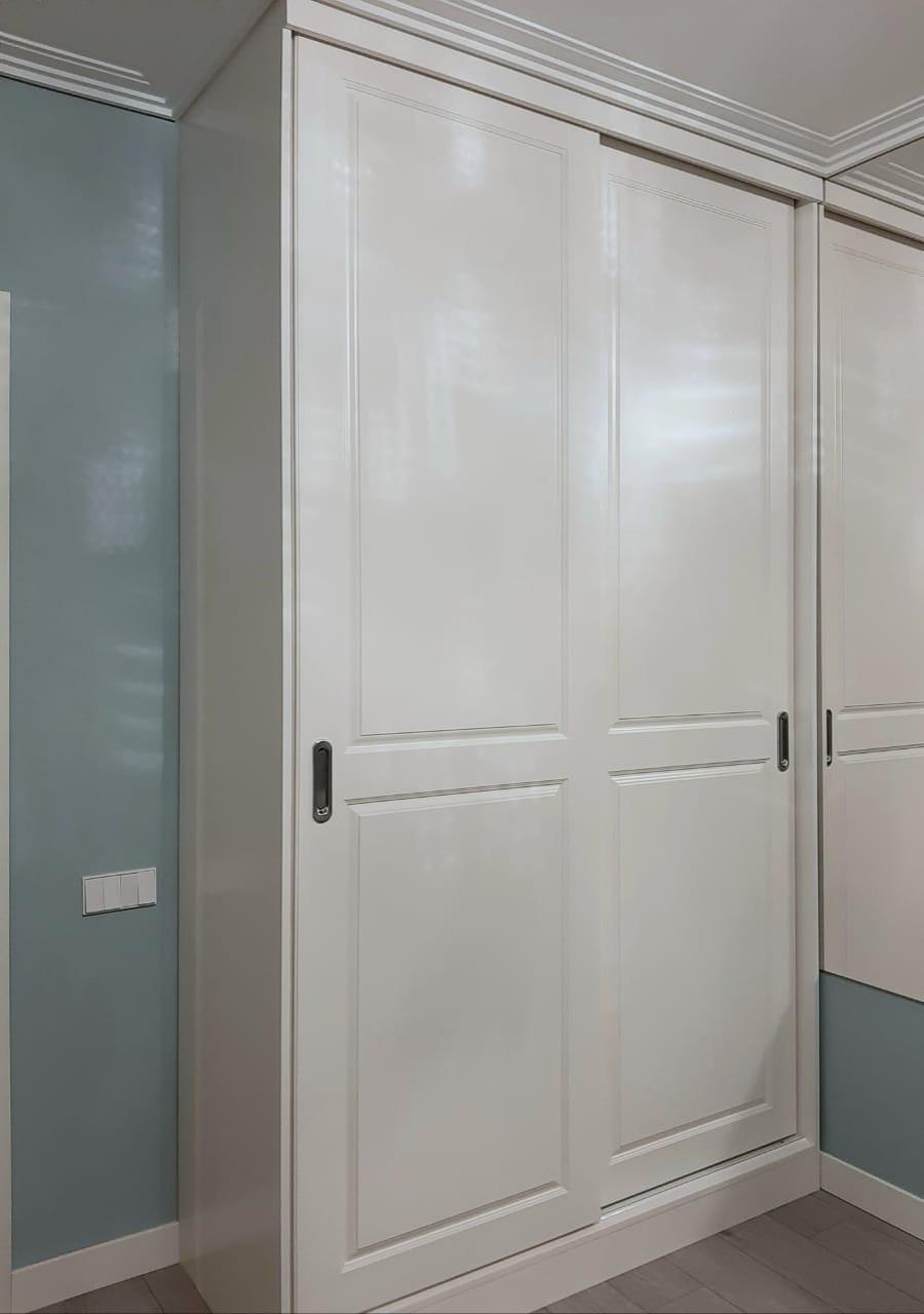 Шкаф в спальне.