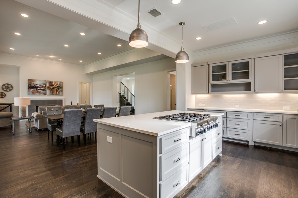 Kitchen - transitional kitchen idea in Dallas