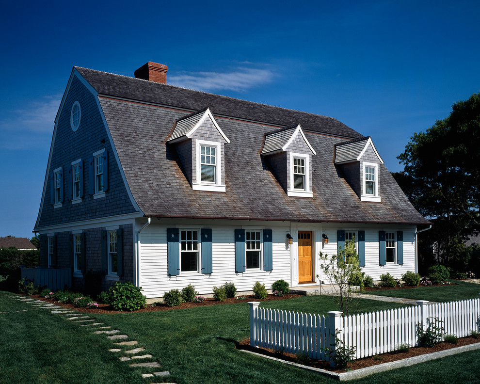 Photo of a mid-sized beach style two-storey exterior in Boston with a gambrel roof.
