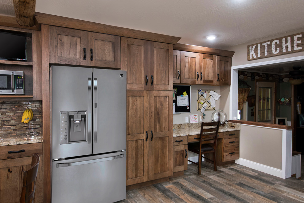 Kitchen - transitional kitchen idea in Columbus