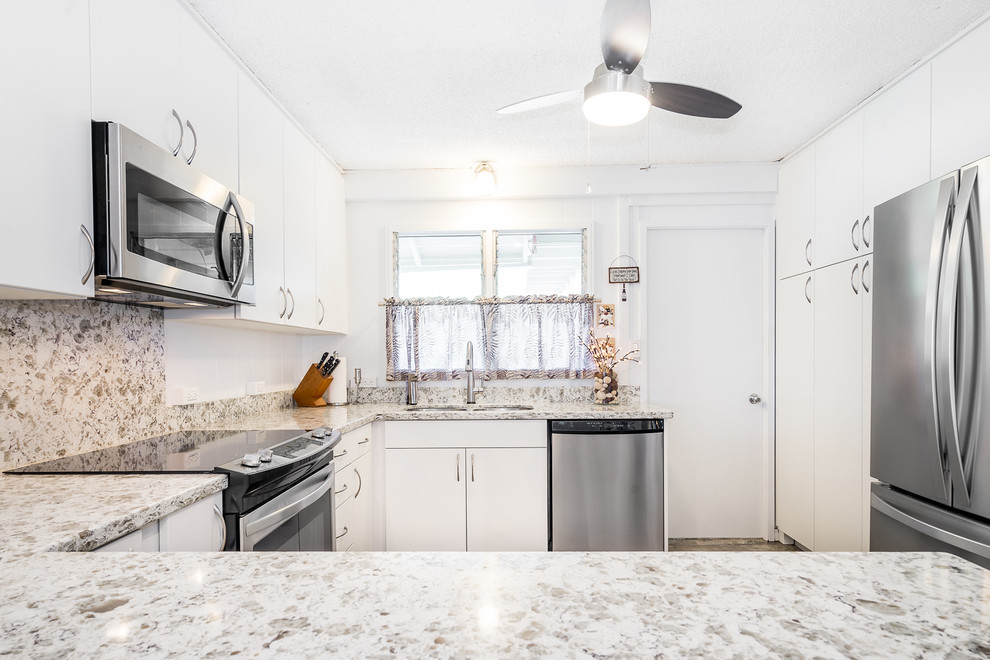 Mid-sized transitional kitchen photo in Hawaii