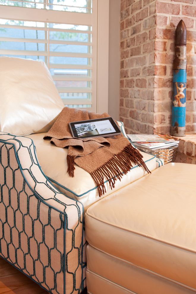 Example of a transitional home design design in Charleston