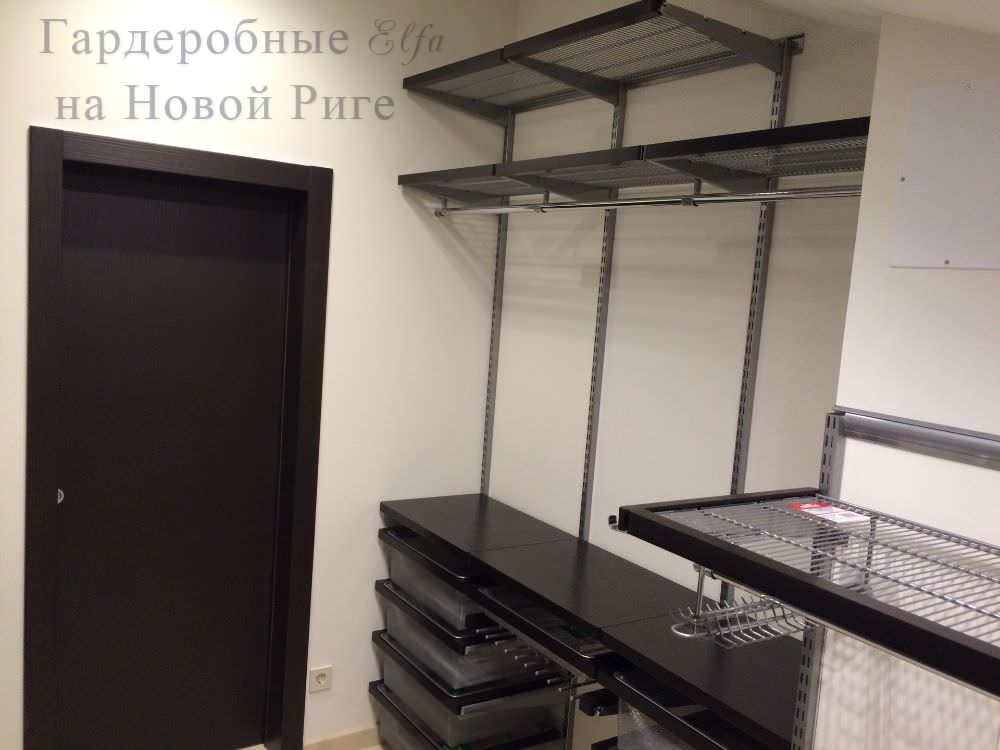 Гардеробная Elfa в темном декоре