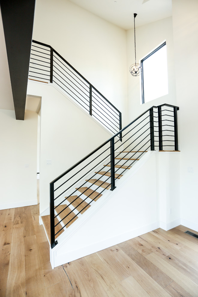 Example of a minimalist staircase design in Denver