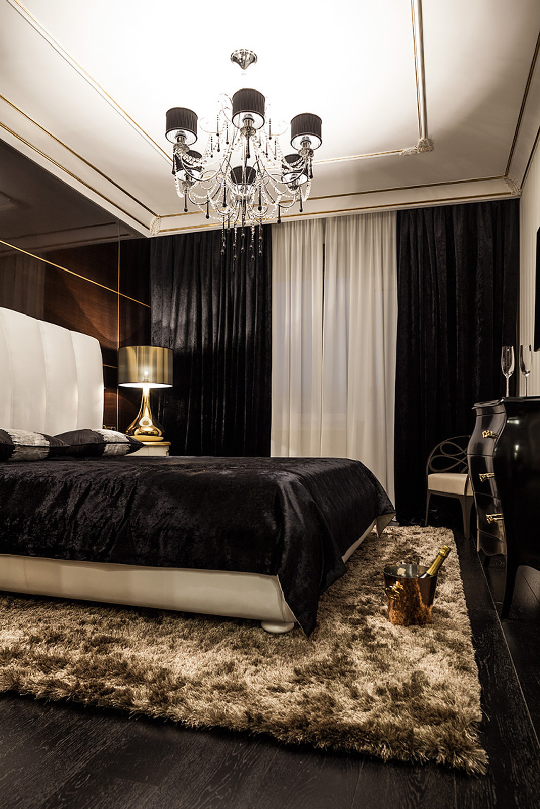 Современная классика с элементами Ар-деко.