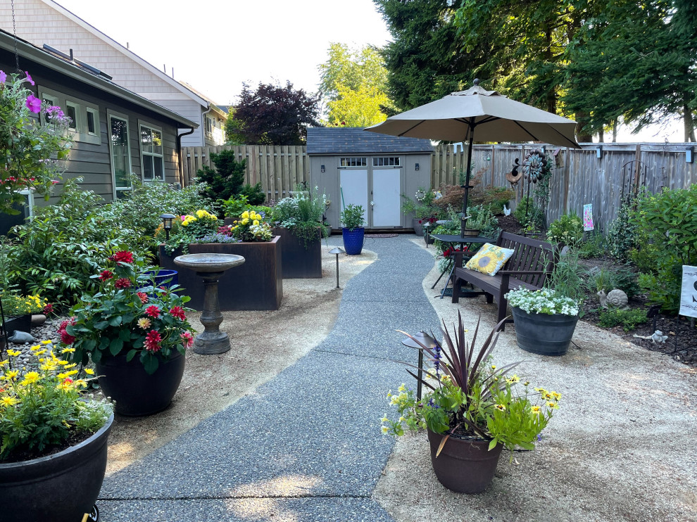 Flagstone next to Aggregate Concrete ?? or any other suggestions