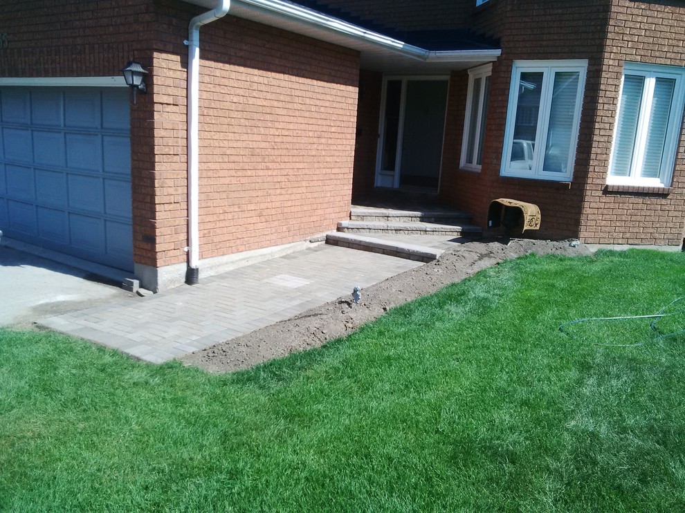 Photo of a mid-sized partial sun front yard landscaping in Toronto.