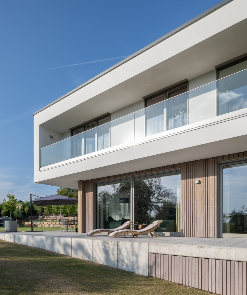Große, Überdachte Moderne Terrasse im Erdgeschoss mit Verkleidung in Frankfurt am Main