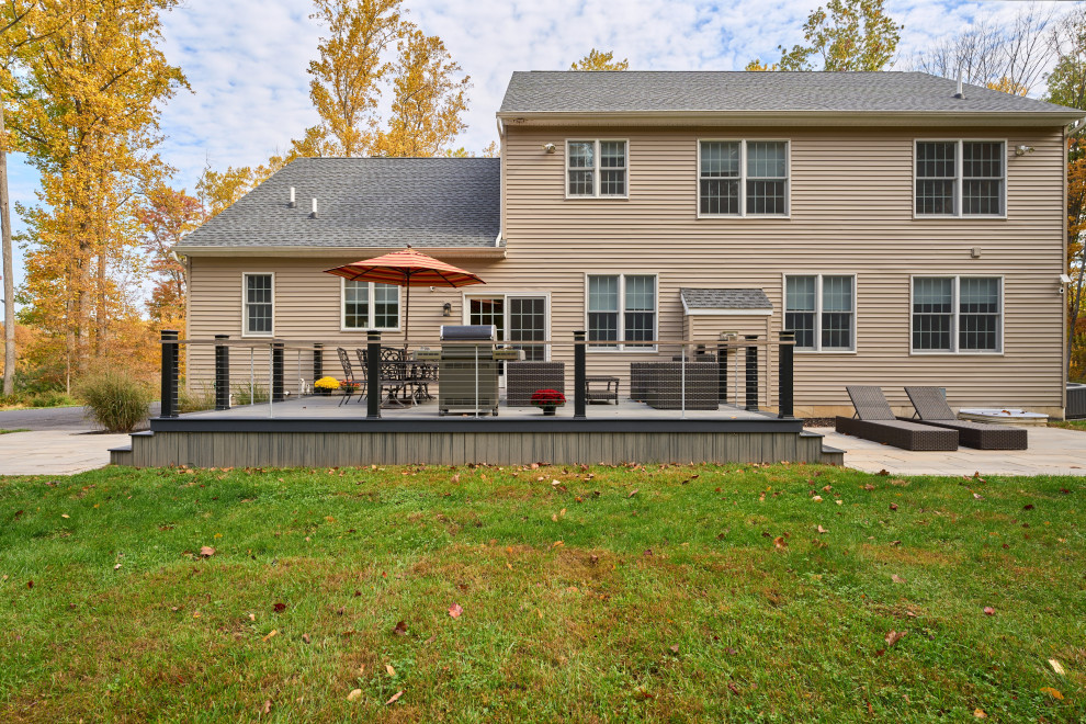 Immagine di una terrazza design di medie dimensioni, dietro casa e a piano terra con nessuna copertura e parapetto in cavi
