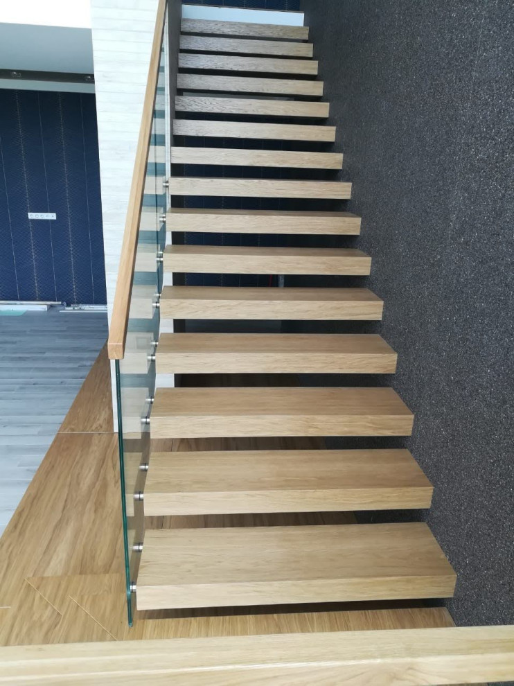 Лестница в доме со вторым светом