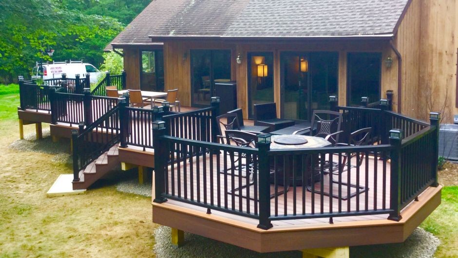 Inspiration for a mid-sized rustic deck remodel in Newark
