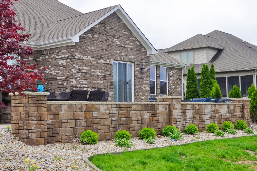 Center Grove Grill, Paver Patio, & Retaining Wall Patio