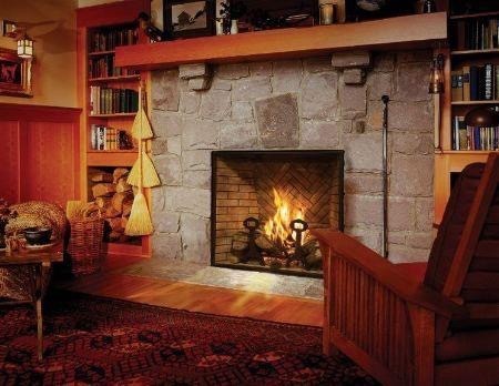 Example of a transitional home design design in Chicago