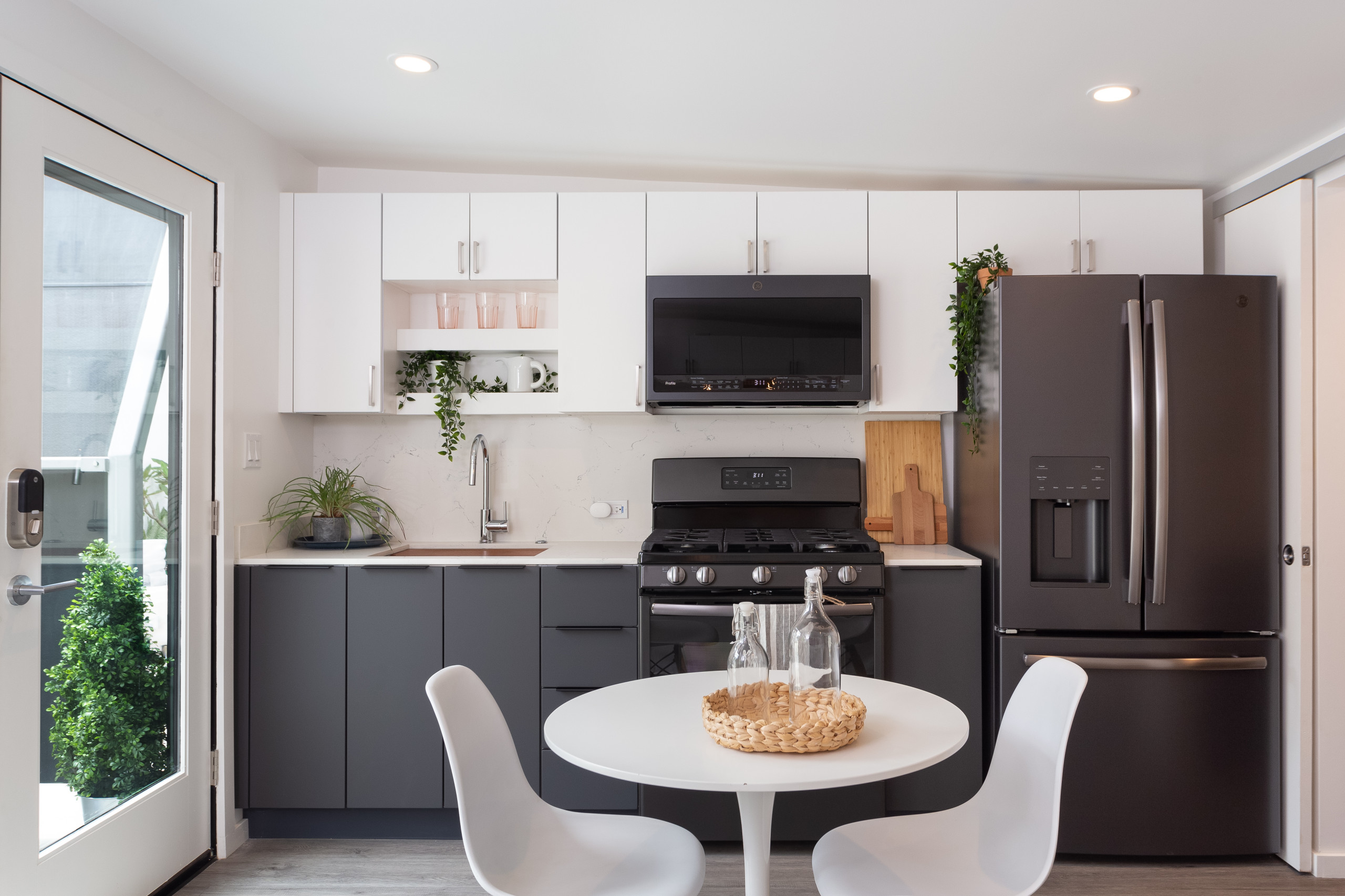 How to Make the Most of a Single-Wall Kitchen, image size:2560x1706