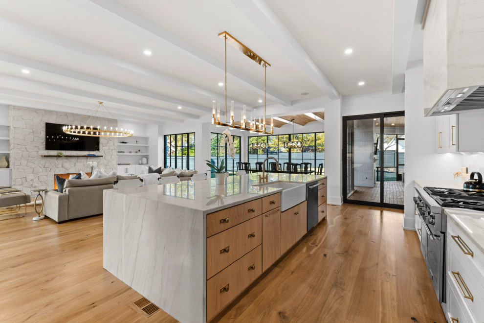 Kitchen - transitional kitchen idea in Charlotte
