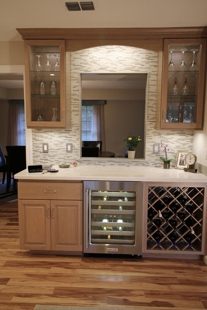Transitional kitchen photo in Sacramento