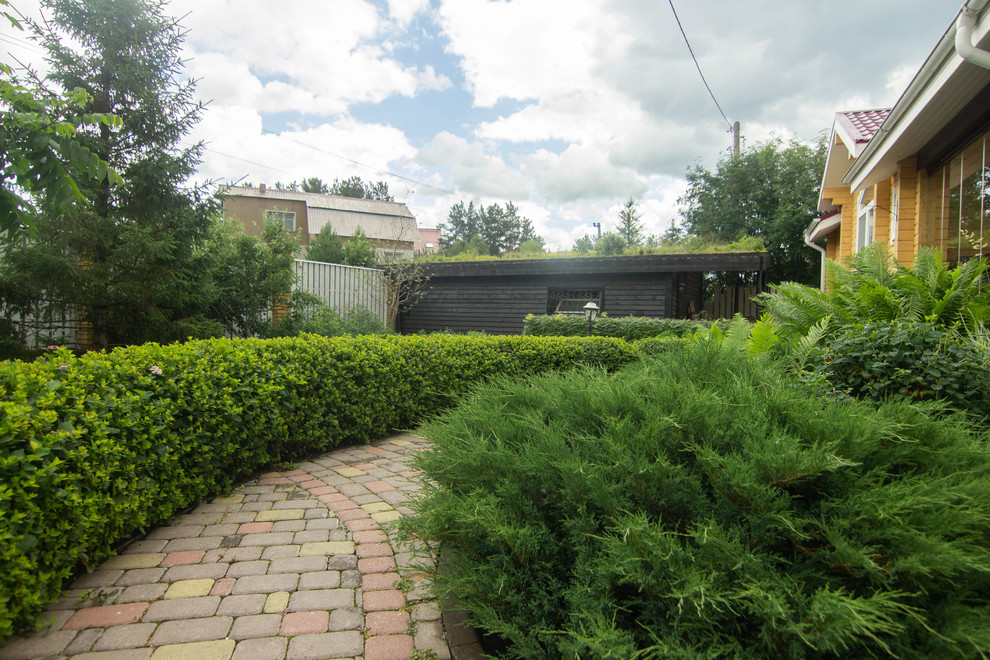 Сад с зеленой крышей