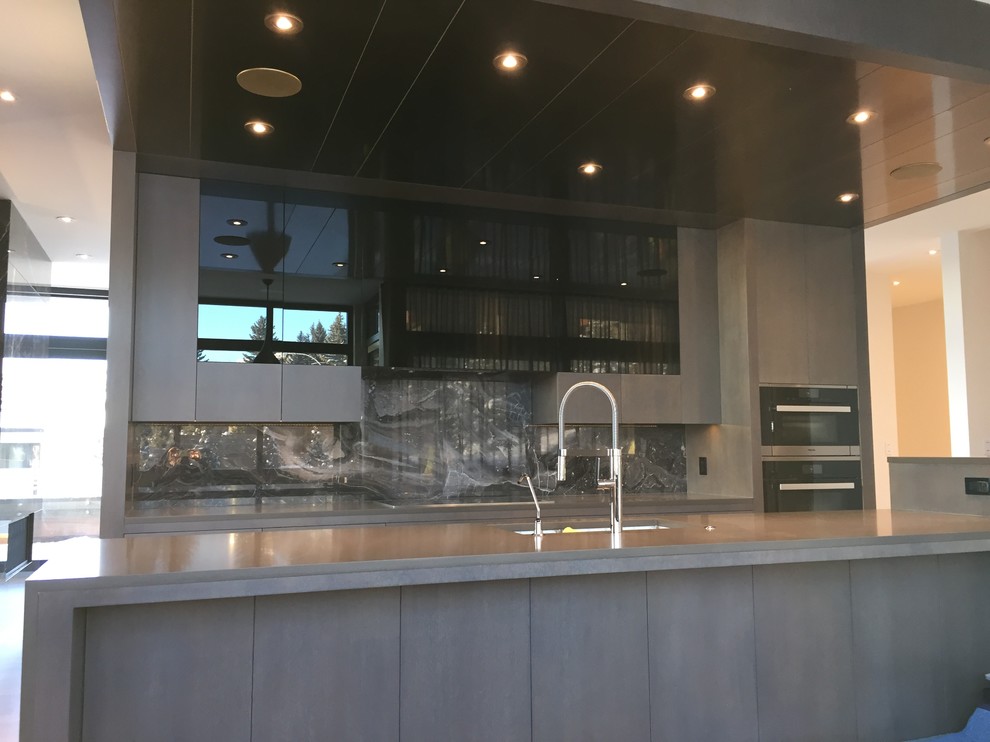 Kitchen - kitchen idea in Calgary