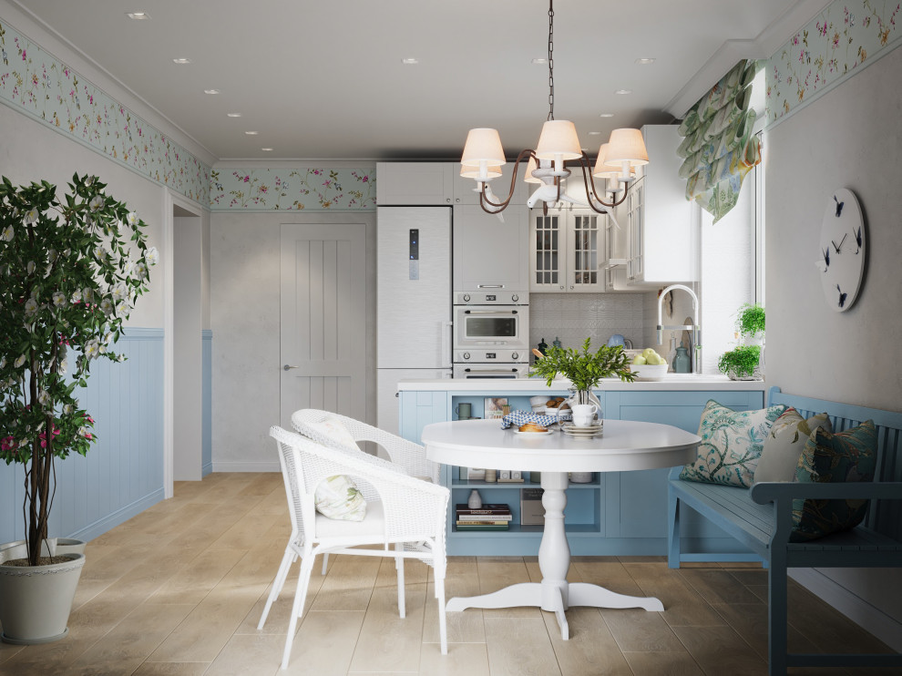 Коттедж. Птицы в доме. Кухня