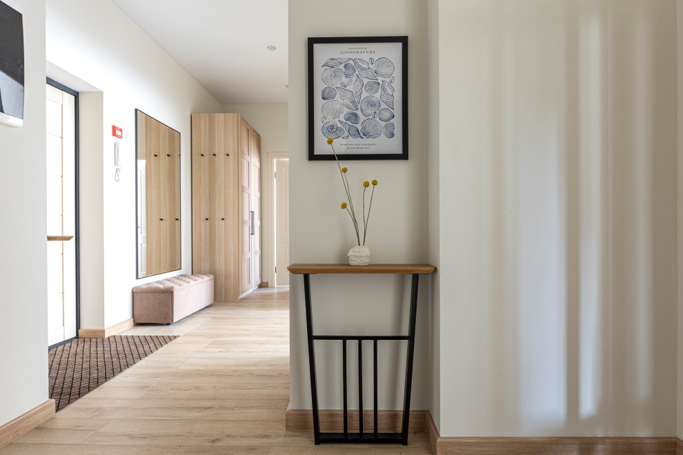 Двухкомнатная квартира под сдачу. Холл