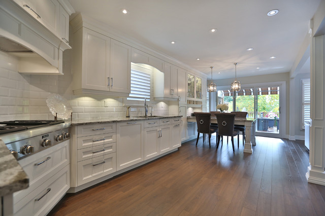 Burlington Residence Kitchen Main Floor Pillars