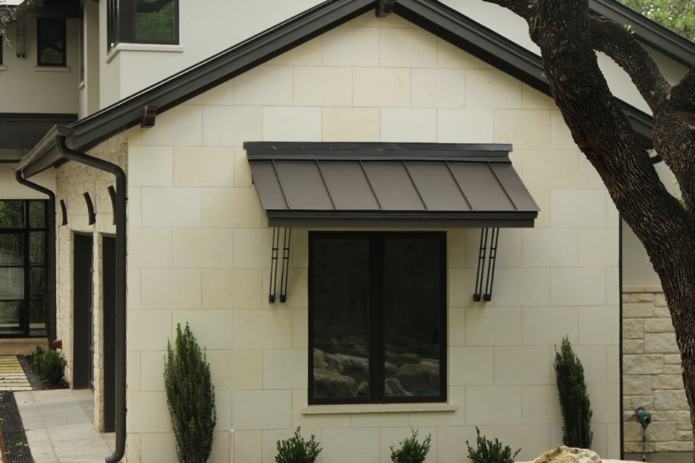 Home design - transitional home design idea in Austin