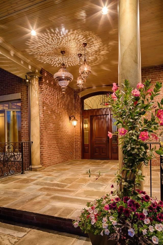 Inspiration for a traditional entryway in Minneapolis.