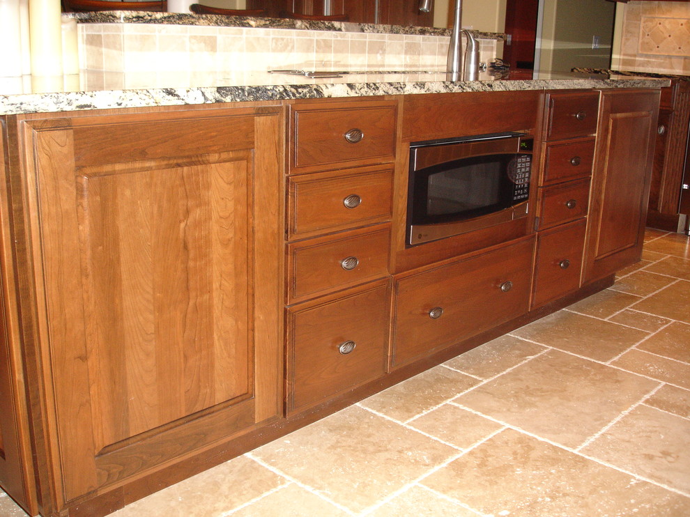 Kitchen - transitional kitchen idea