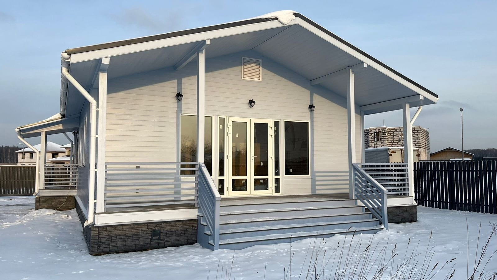 Дом с террасой в скандинавском стиле