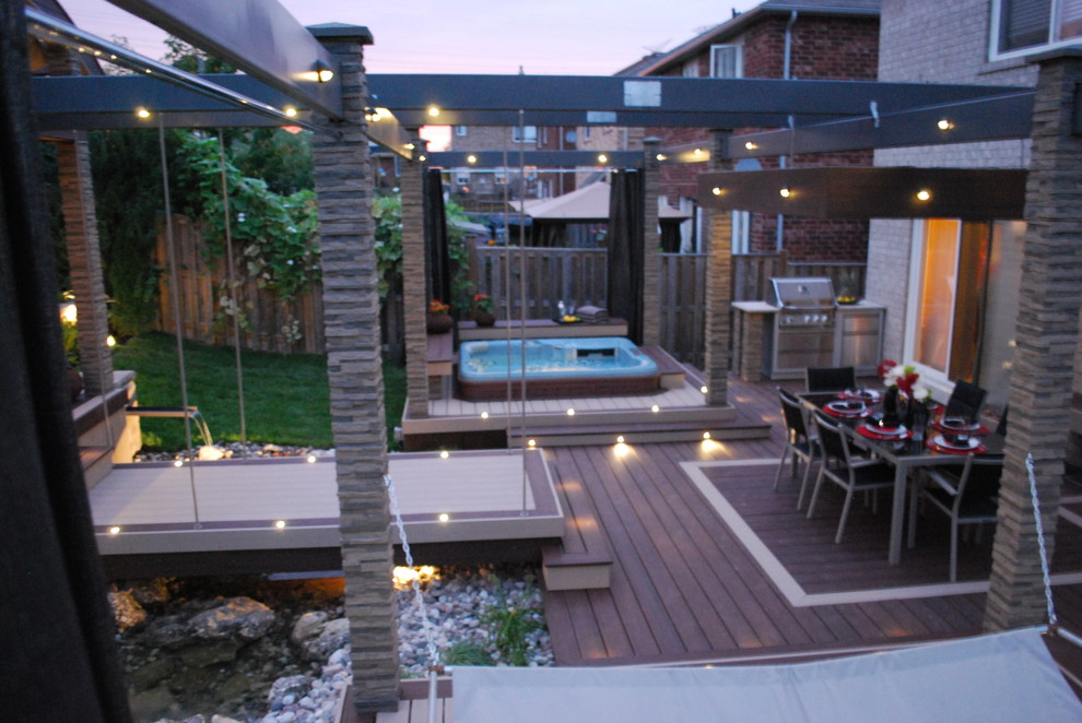 Photo of a contemporary deck in Toronto.