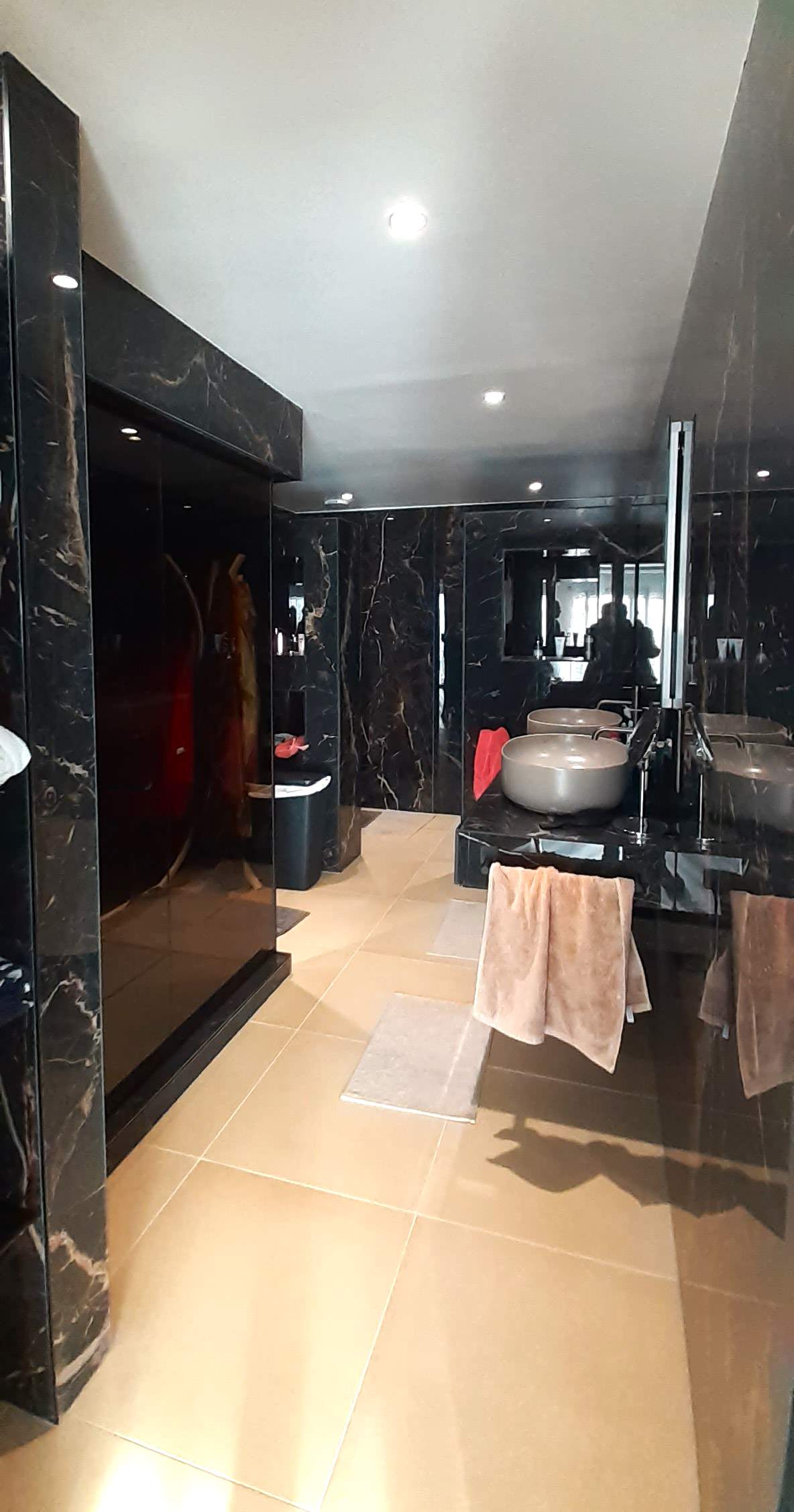 Maison contemporaine de 500m2. Conception des intérieurs