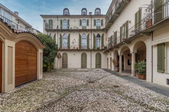 Appartamento traditional-house-exterior