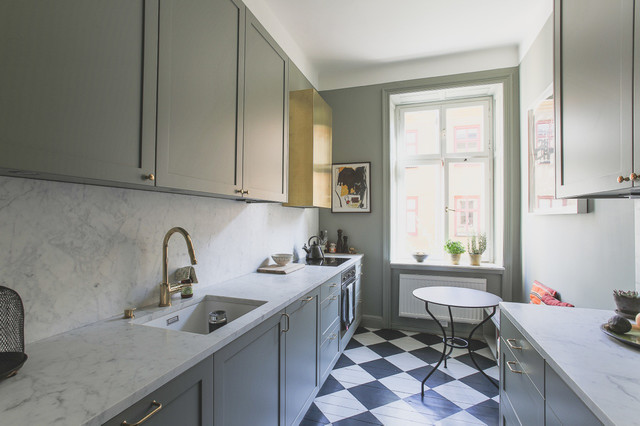 Glanzpunkte für eine lange, schmale Bistroküche in Stockholm